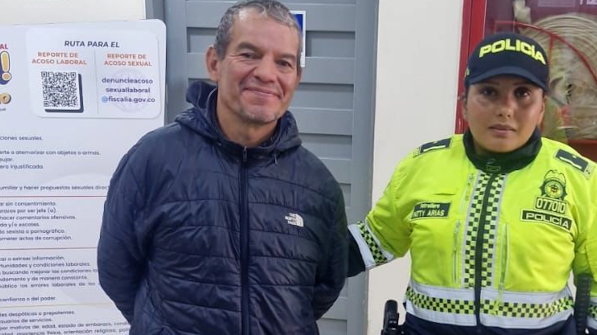 Sonriendo y declarándose inocente, señalado acosador en TM fue enviado a la cárcel
