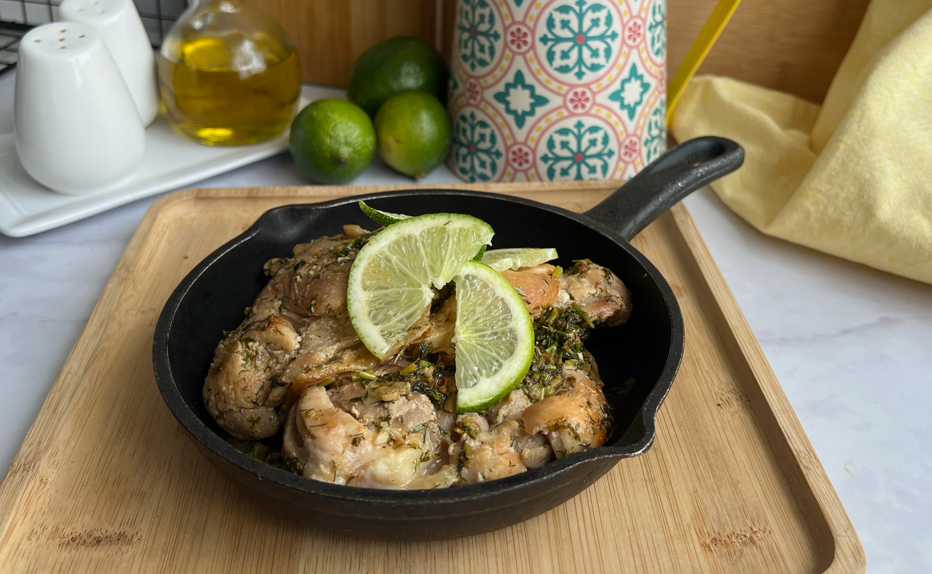 Así se hace un churrasco de pollo al limón y cilantro
