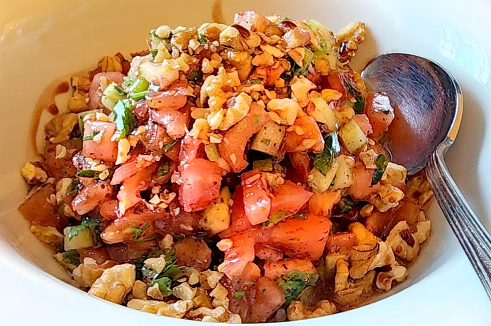 Receta para preparar ensalada turca de tomate y pepino