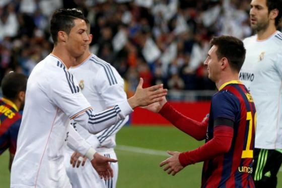 Messi se mantiene a diez goles de Cristiano tras sendos tripletes