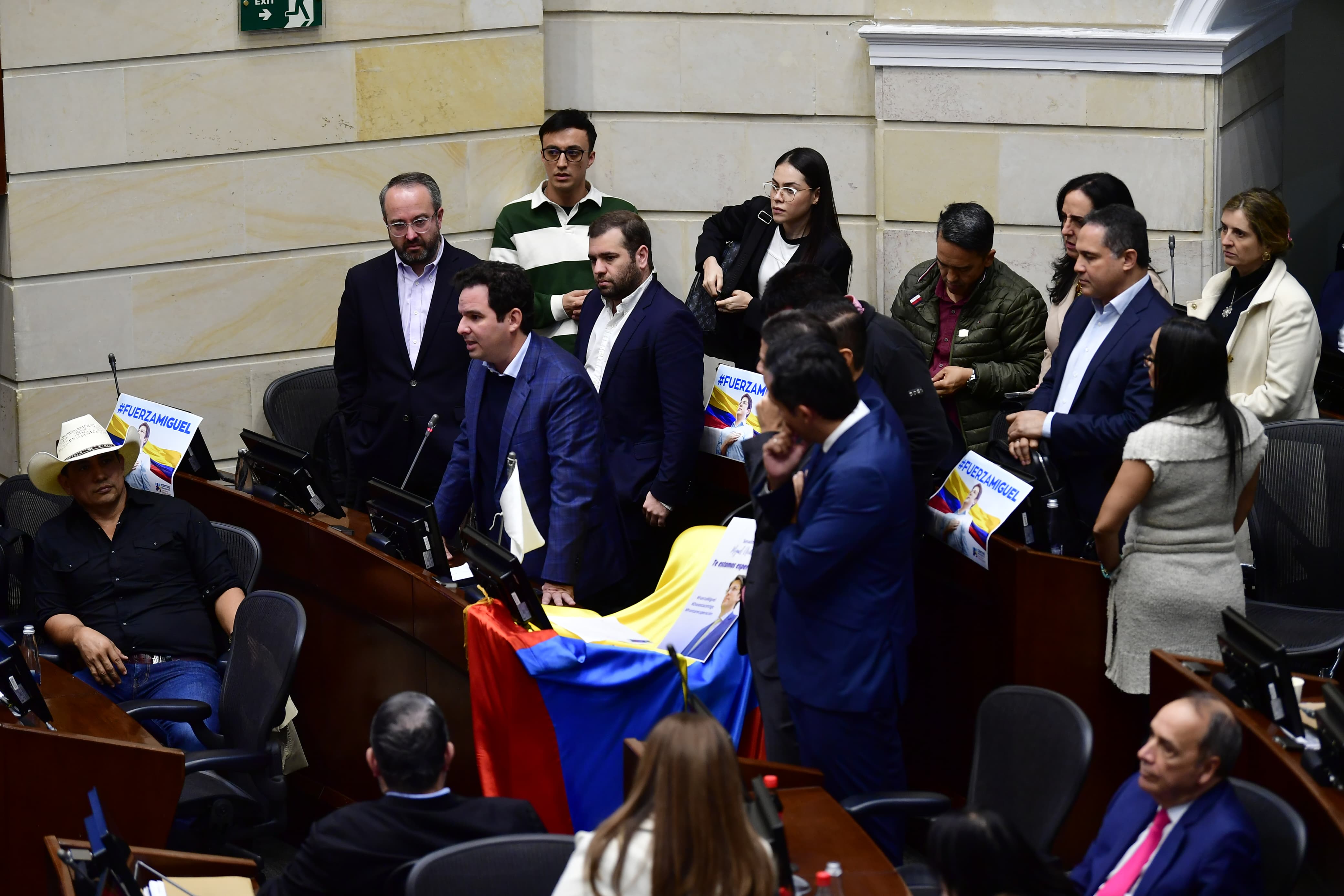 Uribismo prepara declaración tras condena a su jefe natural y muerte de Miguel Uribe