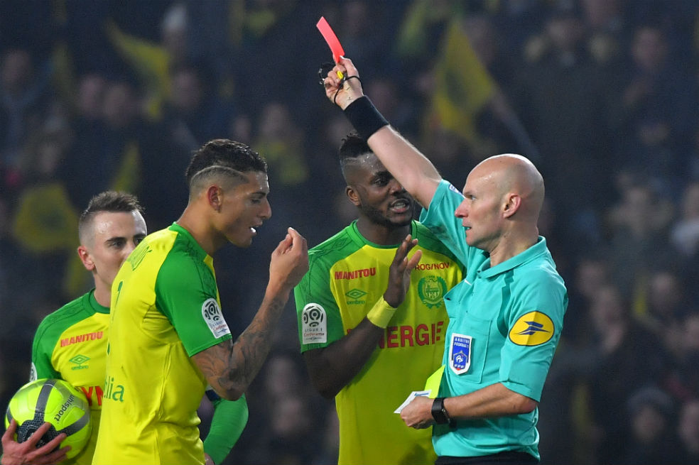 Chapron, árbitro del partido Nantes-PSG, suspendido hasta nueva orden