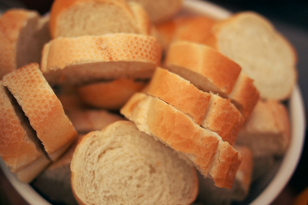 ¿Es mejor el pan integral o el de grano completo?