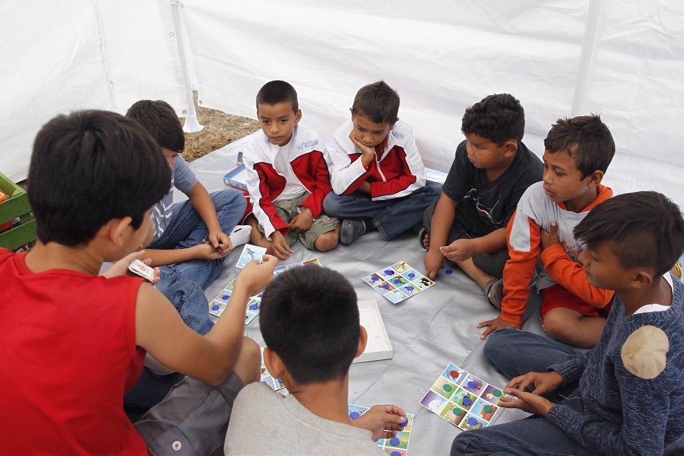 Se construyen campos de concentración para niños en EE. UU., afirman escritores