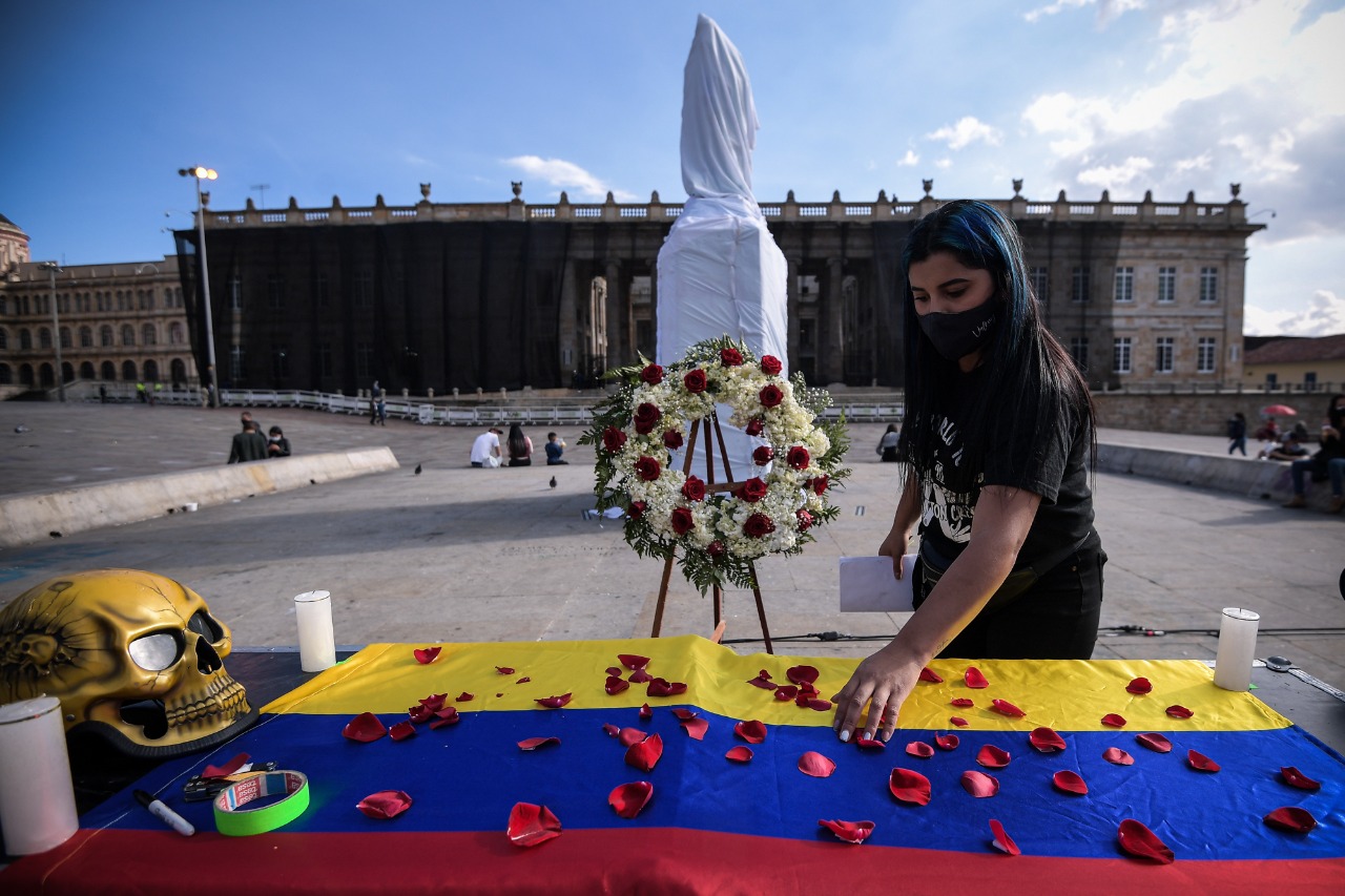 Bogotá y el país atraviesan por su tercera ola de contagios, en la que, hasta ahora, se superó el número de muertes diarias con 429 decesos.