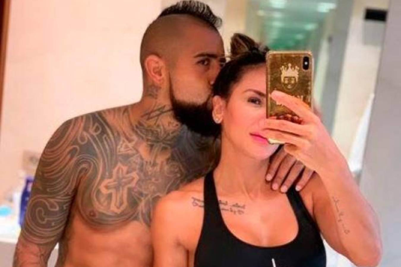 Esta es la novia de Arturo Vidal, quien podría influir en su llegada al América