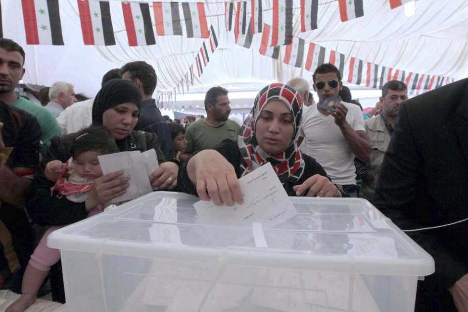 A los comicios concurre el actual presidente Bachar al Asad, en el poder desde 2000, para acceder a un tercer mandato; el diputado de la oposición tolerada Maher Abdel Hafez Hayar y el exministro Hasan Abdalá al Nuri. 