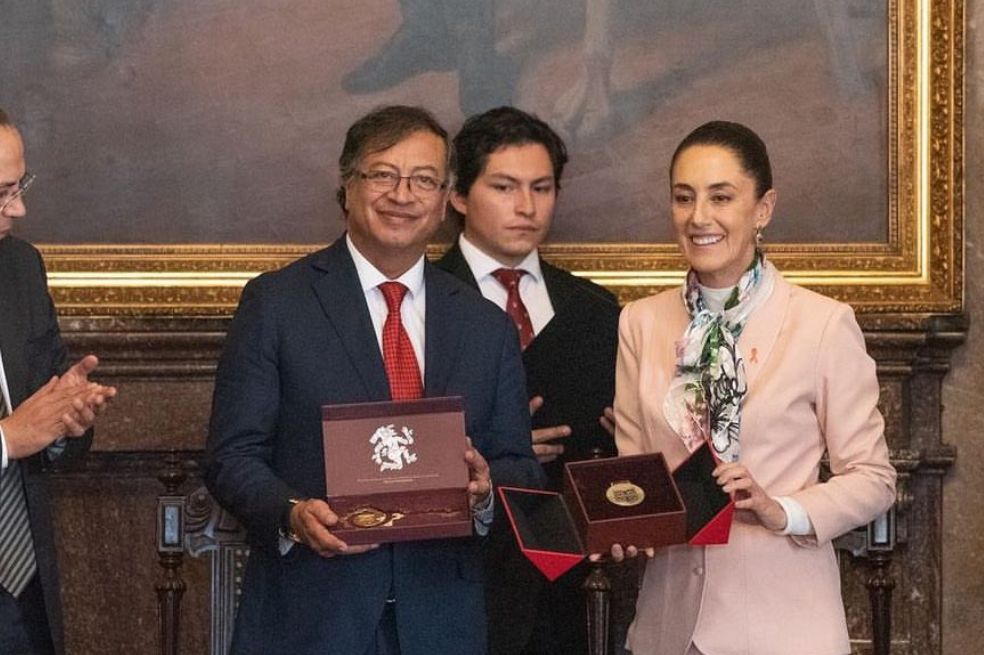 Gustavo Petro y Claudia Sheinbaum durante una visita de la presidenta electa a Colombia en 2023.