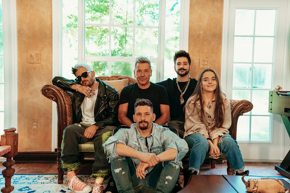 Los Montaner y Camilo Echeverry publican “Amén”, su primera canción juntos