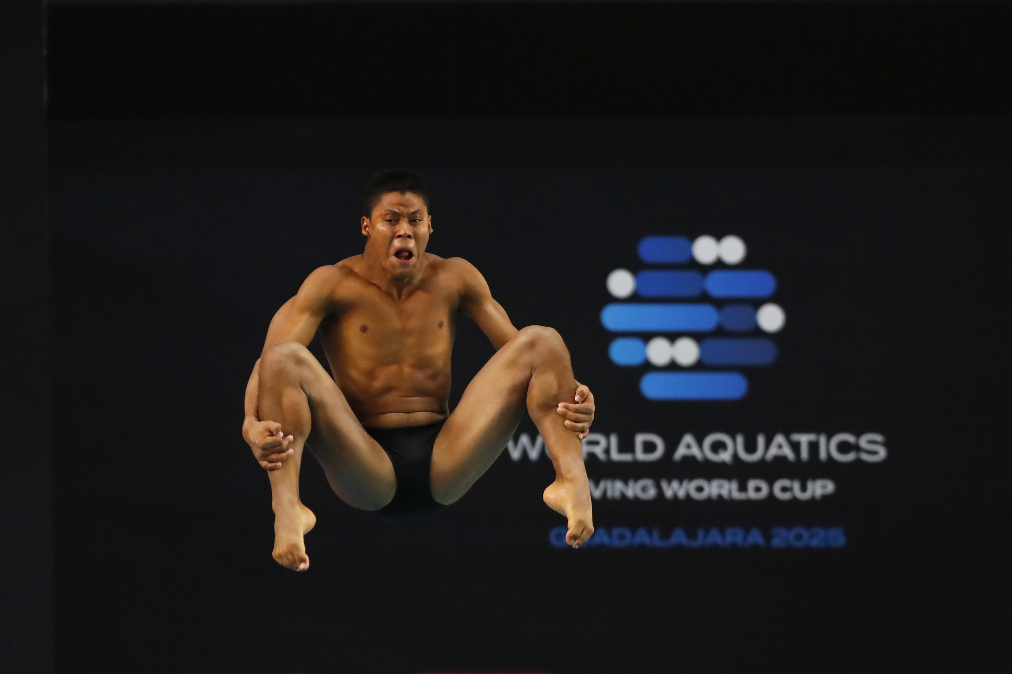 Colombia podría ganar título en Copa Mundo de natación con Luis Felipe Uribe