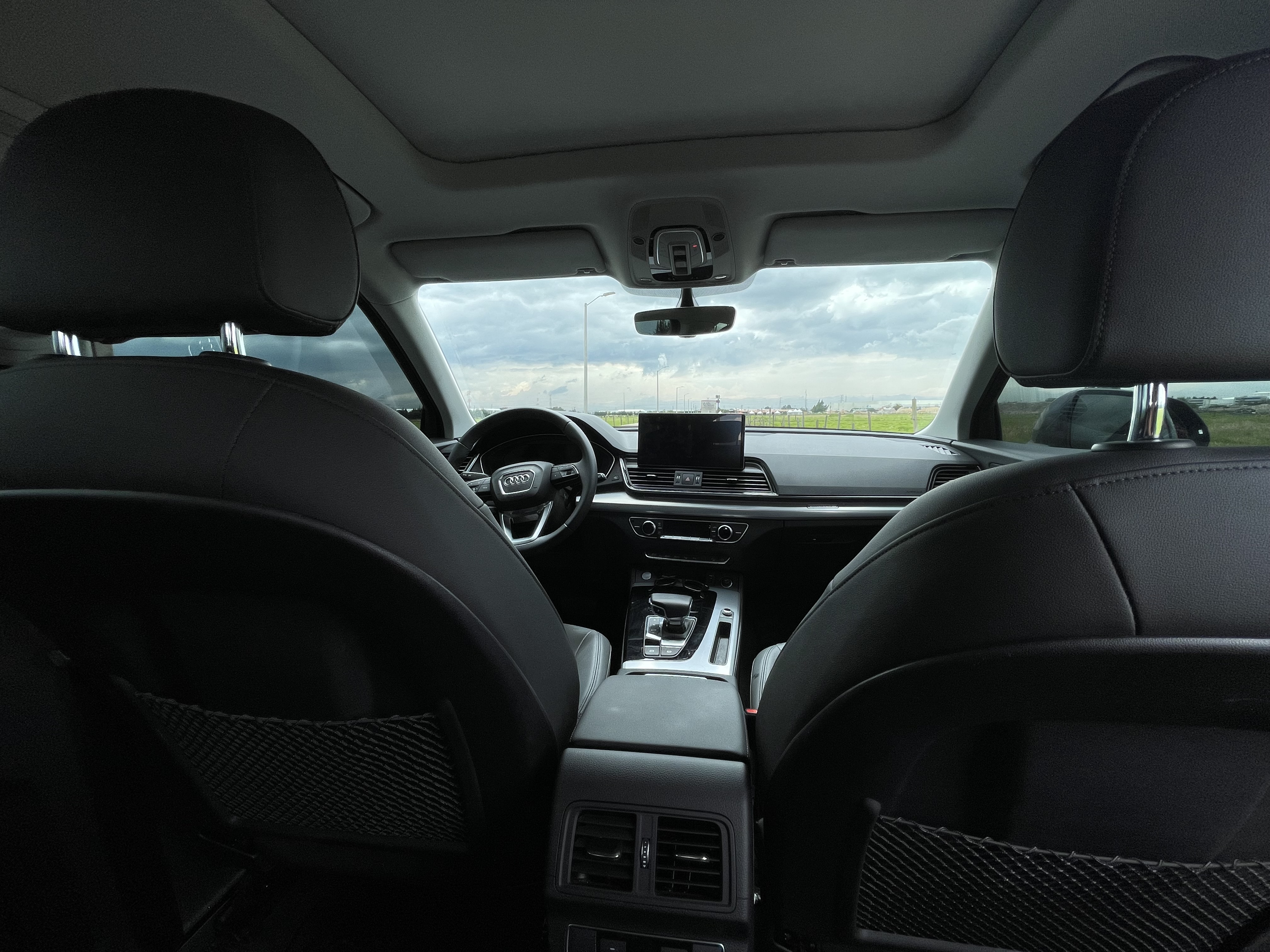 El SUV Q5 llega a Colombia con una pantalla central MMI touch de 10,1”. También incluye el Virtual Cockpit plus en el tablero de instrumentos, con una pantalla de alta resolución de 12,3”.