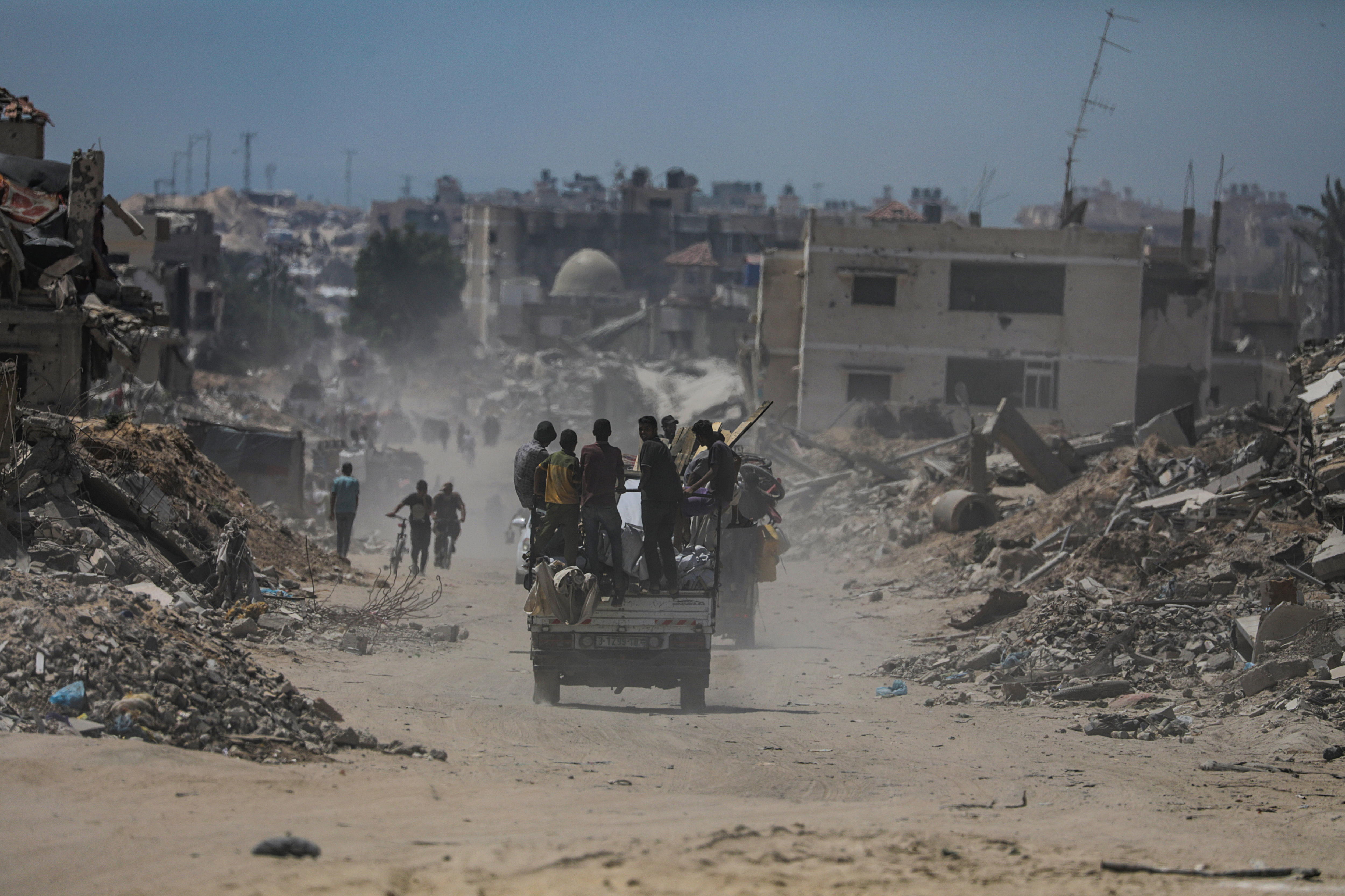 Khan Younis (---), 02/07/2024.- Internally displaced Palestinians leave with their belongings following an evacuation order issued by the Israeli army, in Khan Younis, southern Gaza Strip, 02 July 2024. More than 37,000 Palestinians and over 1,455 Israelis have been killed, according to the Palestinian Health Ministry and the IDF, since Hamas militants launched an attack against Israel from the Gaza Strip on 07 October 2023, and the Israeli operations in Gaza and the West Bank which followed it. EFE/EPA/MOHAMMED SABER