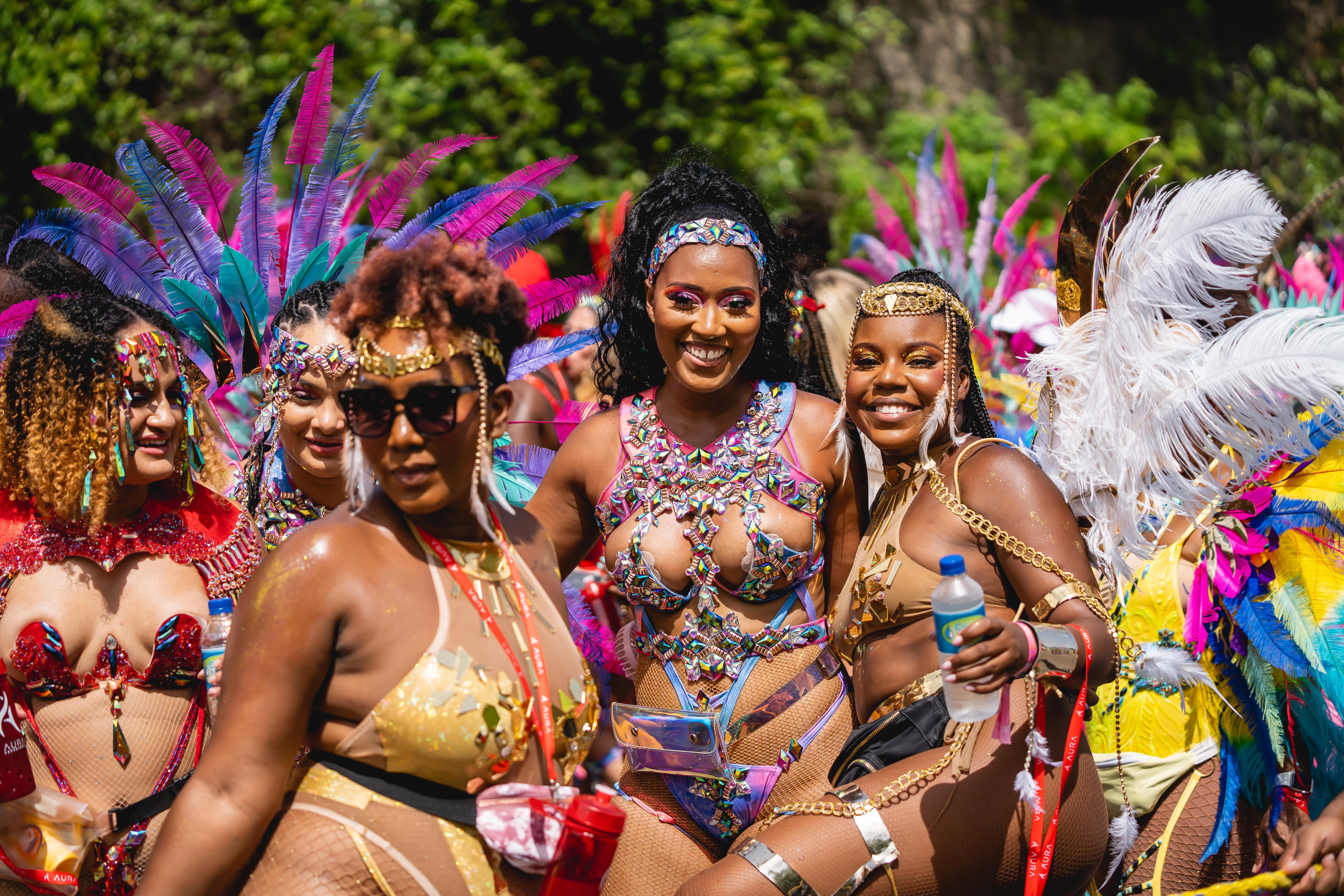 Turismo en Barbados. Crop Over es uno de los festivales más diversos del mundo, ya que combina patrimonio, artes creativas, fiestas, música y mascaradas.