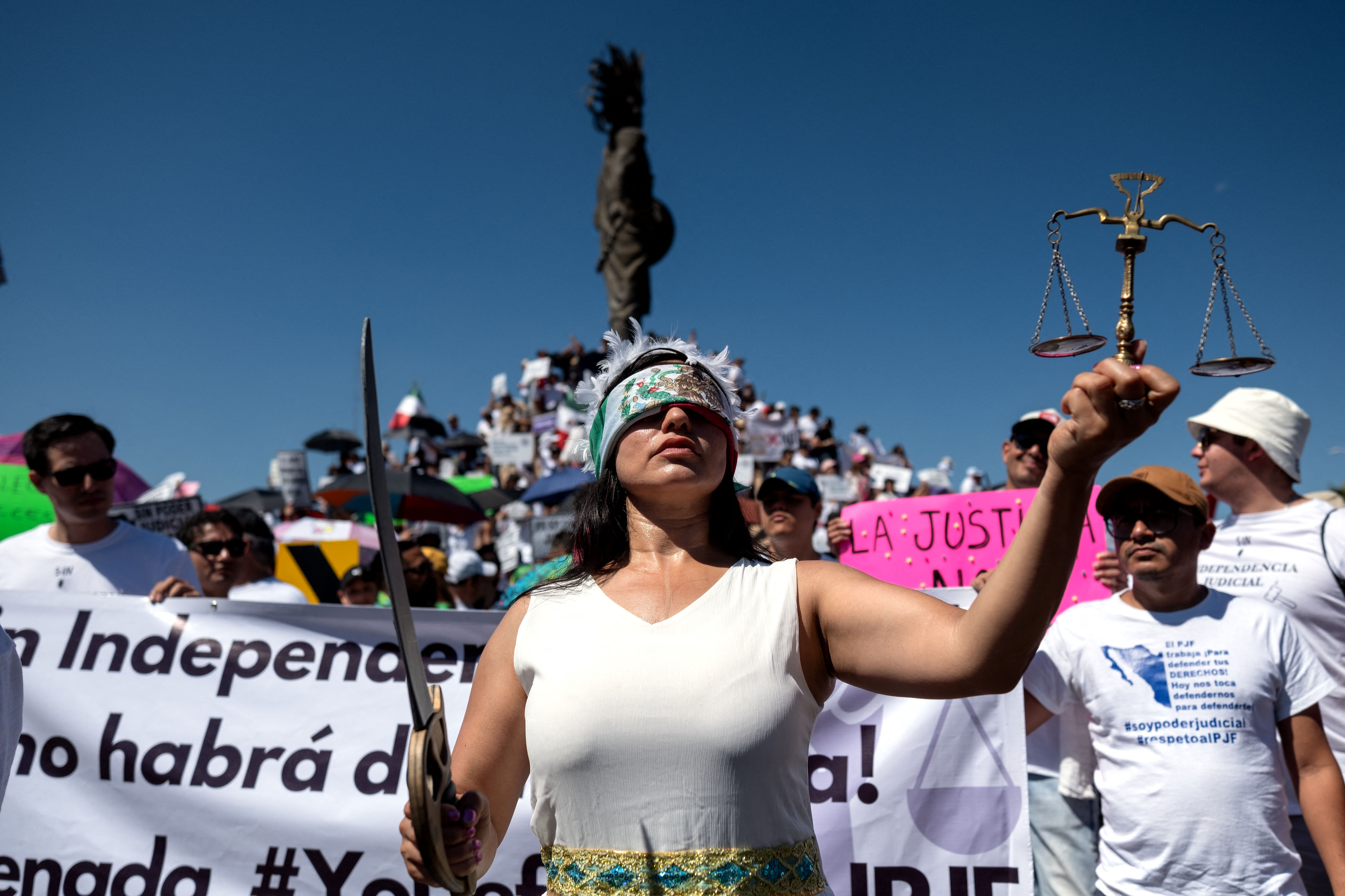 En México, el gobierno propone votar por sus jueces: ¿cómo lo hacen otros países?