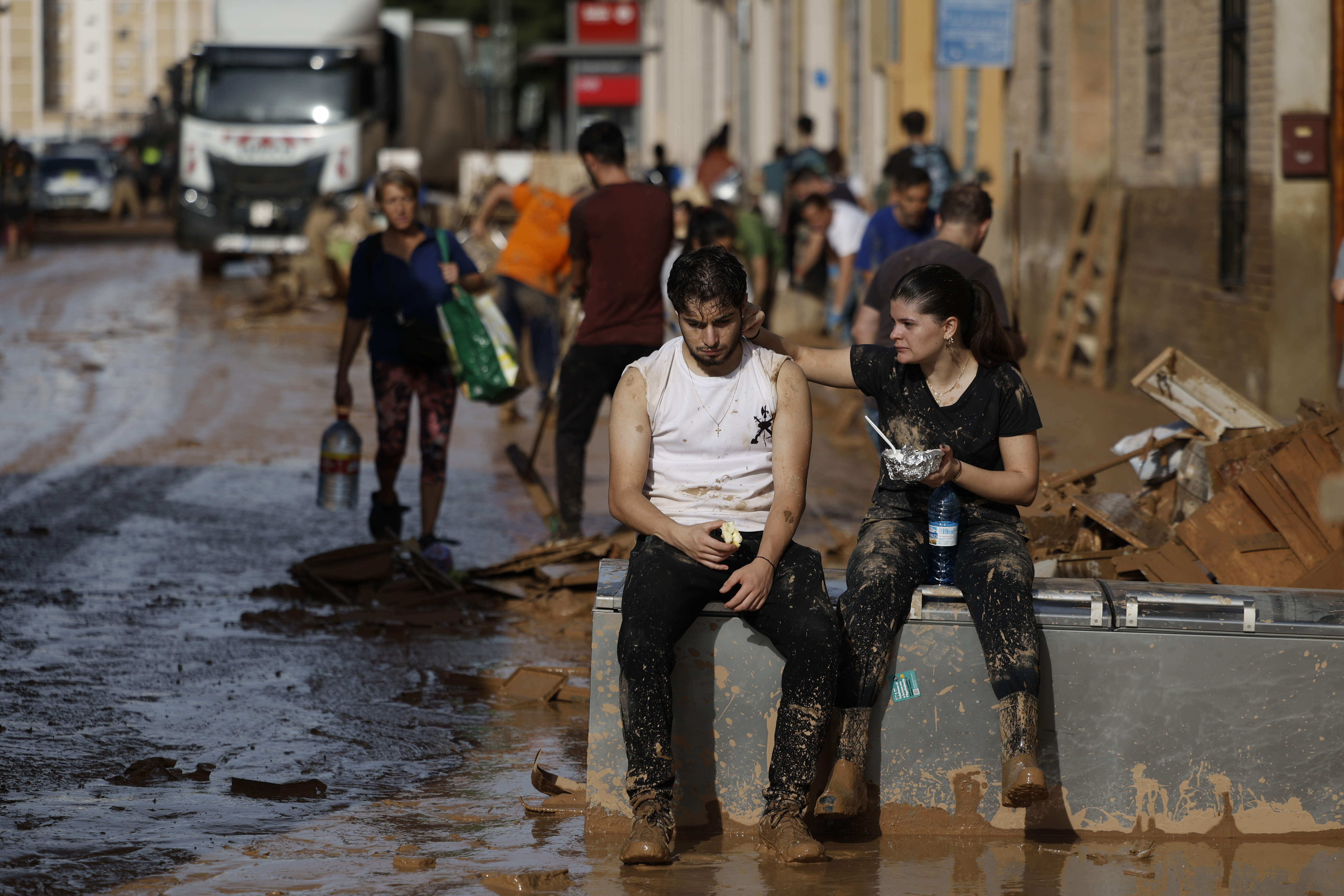 “Lo he perdido todo, pero estoy viva”: sobrevivientes de inundaciones en Valencia