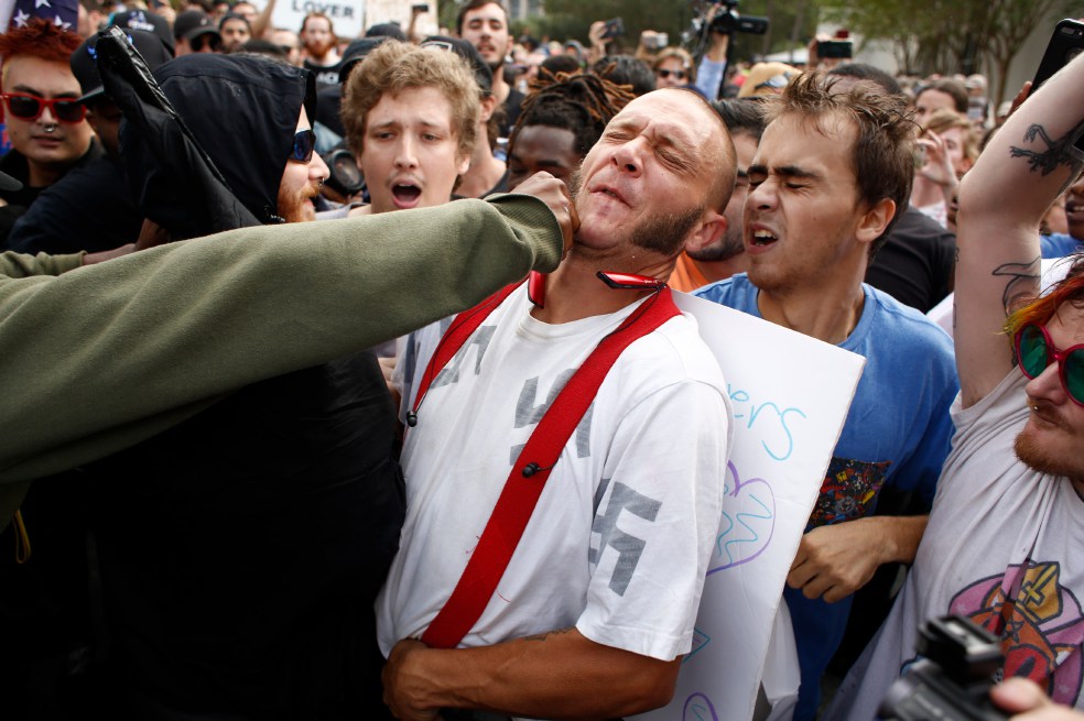Presencia de grupos neonazis aumenta en EE.UU: Southern Poverty Law Center