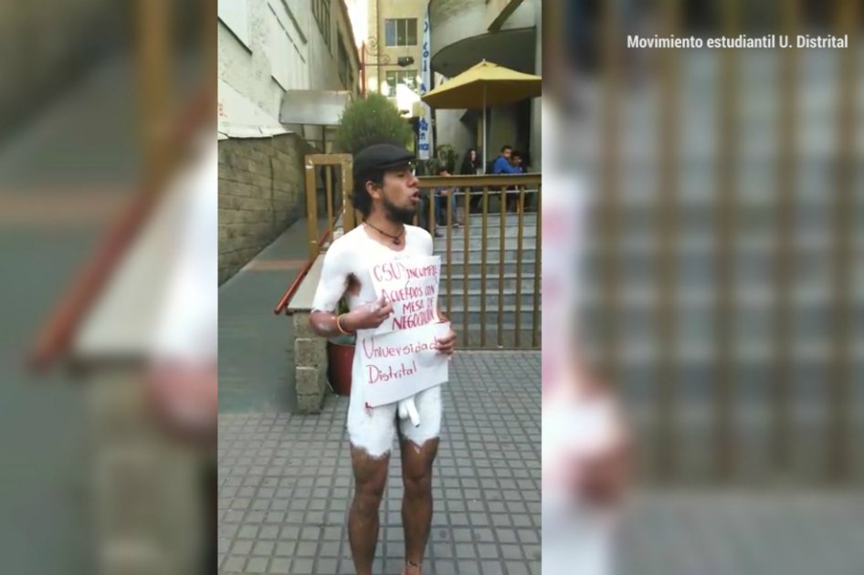 Desnudo, representante estudiantil de la U. Distrital protesta por «incumplimiento de acuerdos”