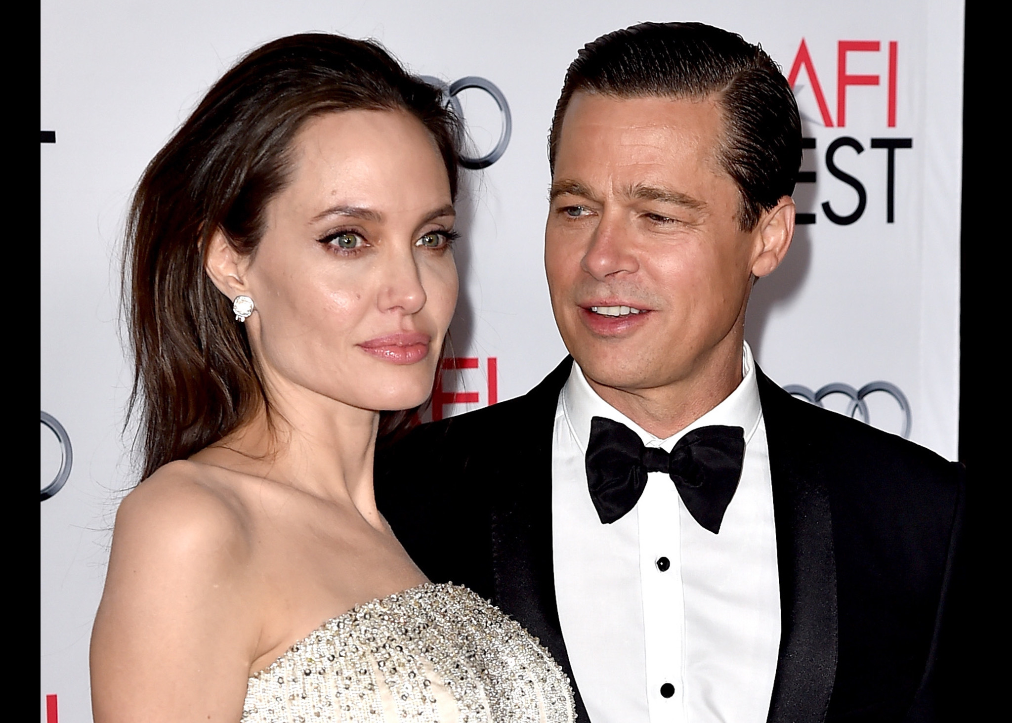 Angelina Jolie y Brad Pitt terminaron su matrimonio en 2016 y continúan peleando. Sus hijos y el dinero son los motivos.