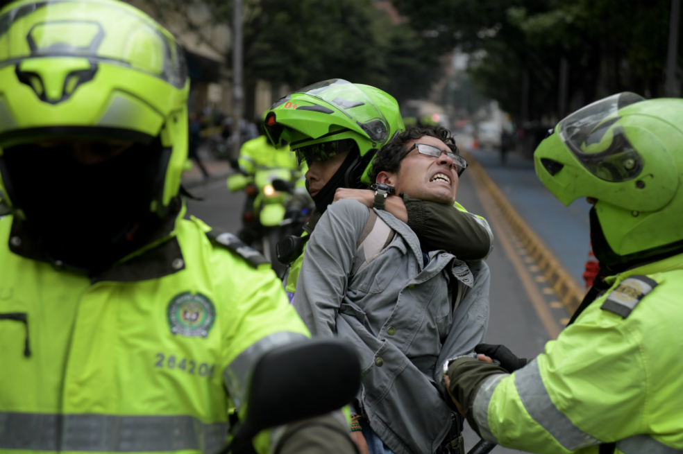 Pese a ser disuelta por el Esmad, la «fumatón» en Bogotá llegó hasta la Plaza de Bolívar