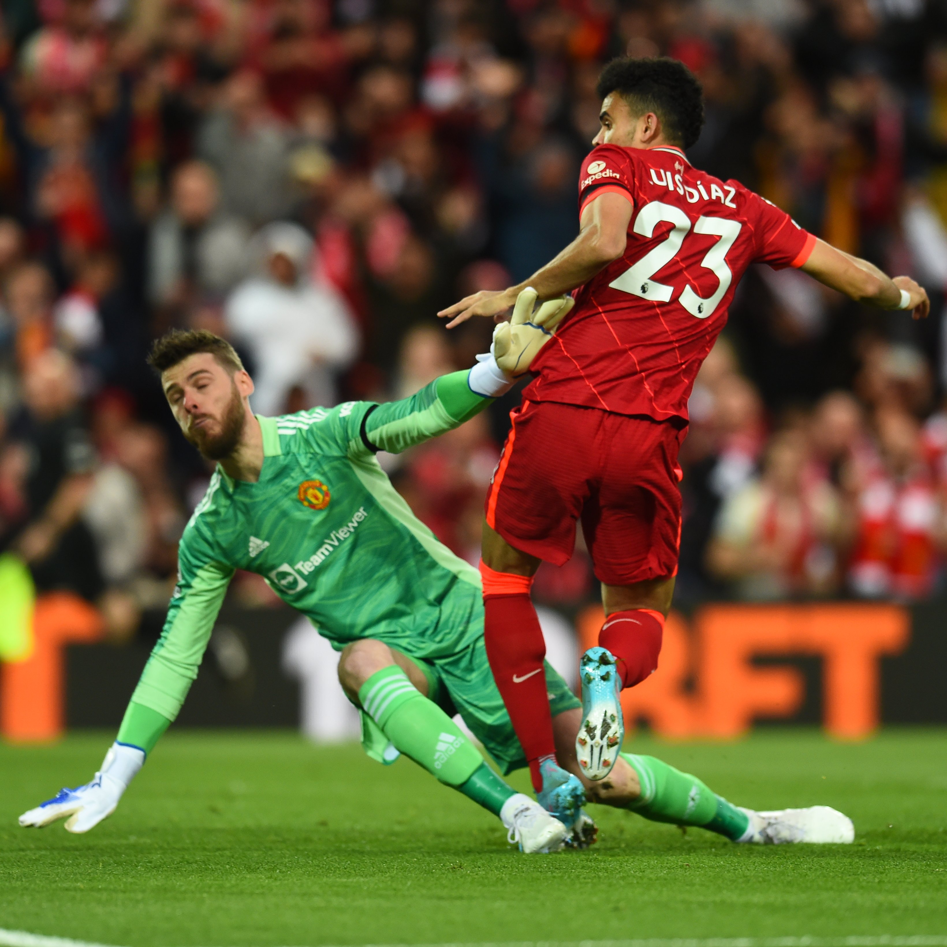 El Liverpool de Luis Díaz visita a un herido Manchester United en la Premier