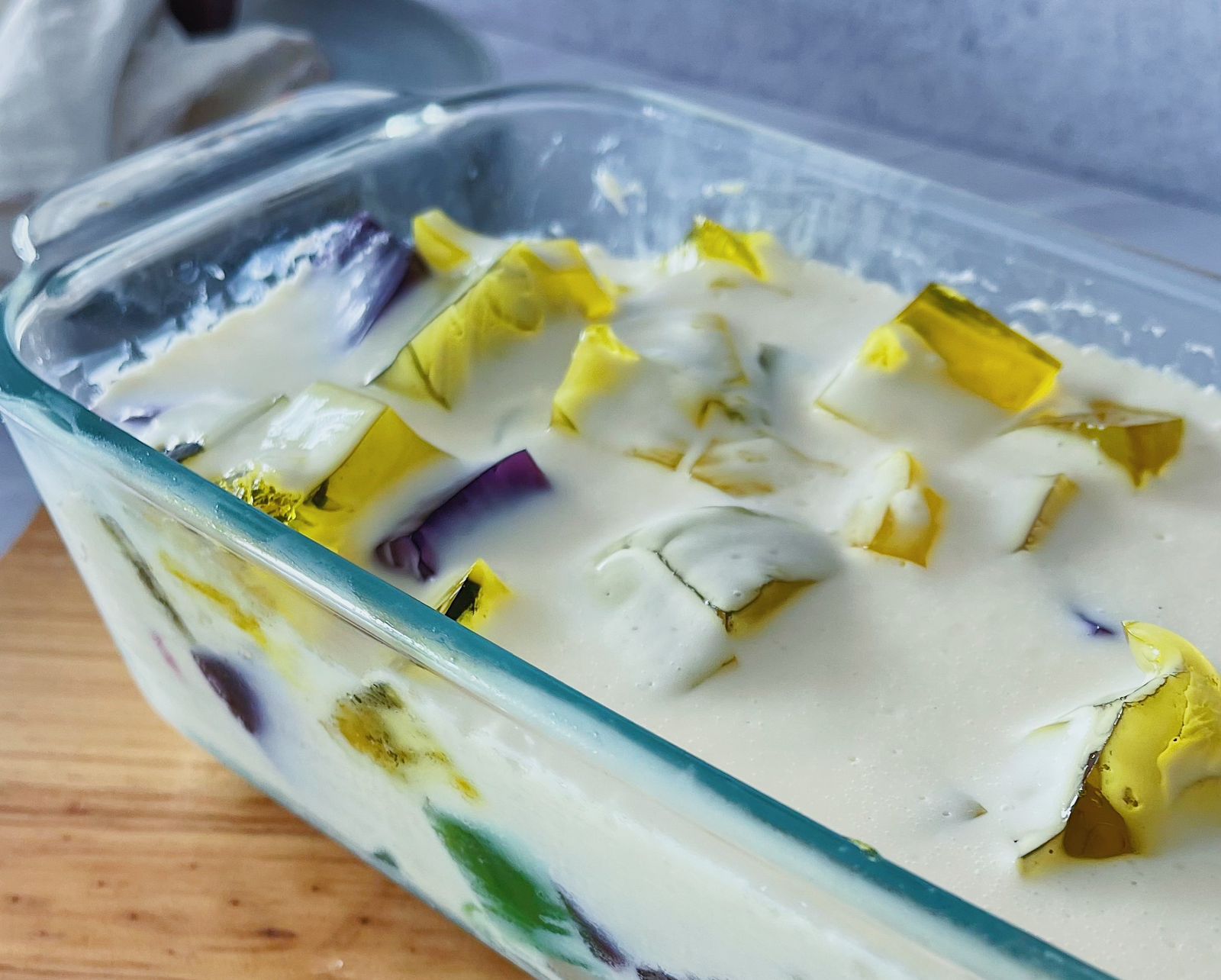 De vuelta a la niñez, paso a paso para preparar gelatina de colores