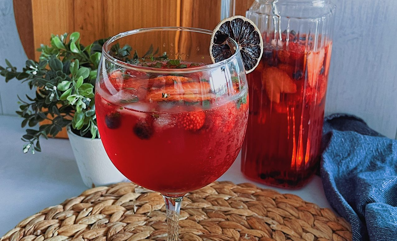 Paso a paso para preparar una sangría de frutos rojos