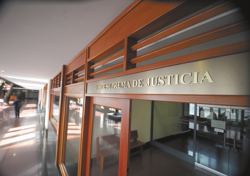 Por la renuncia de Caicedo al Congreso, el proceso en su contra fue remitido de la Corte Suprema de Justicia a la Fiscalía. 