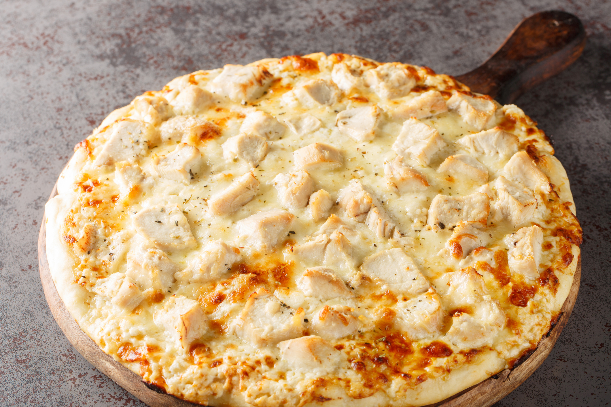 En sartén: así se hace una pizza de plátano verde