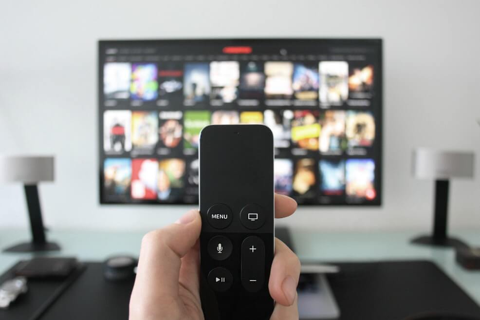 Más de 3,5 horas por día de TV se relaciona con deterioro cognitivo en adultos mayores