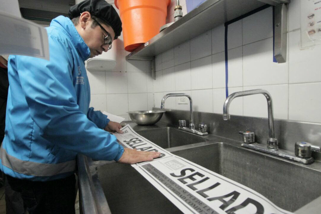 Sellan vertimientos de cuatro restaurantes en Bogotá por contaminar humedales