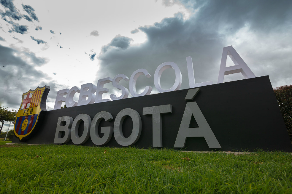 La escuela de fútbol del Barcelona abre sus puertas en Colombia