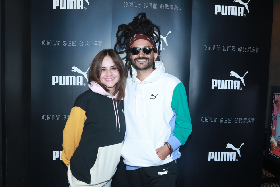 Puma y Dua Lipa CROMOS La marca de ropa deportiva PUMA al ser uno de las marcas asociadas a la cantante británica Dua Lipa quien estuvo de concierto este 19 de septiembre en Bogotá desarrolló una campaña de activación en la cual varios famoso asistieron como invitados de la marca a compartir de este espectáculo.