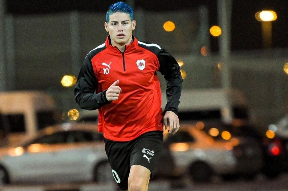 Video: con doblete de James, quien hizo un golazo de tiro libre, ganó Al-Rayyan
