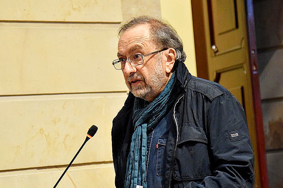 Pablo Leyva ofrece unas palabras durante la ceremonia en que fue condecorado el también líder ambiental Julio Carrizosa con la Orden de la Democracia Simón Bolívar en la Cámara de Representantes.