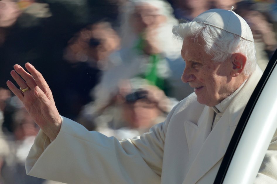 Benedicto XVI, una emotiva despedida a los fieles en San Pedro