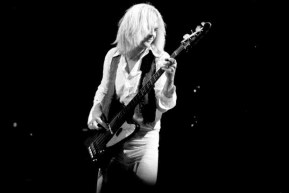 Tom Hamilton ha sido el único bajista que ha tenido la banda en sus más de 40 años de trayectoria musical.