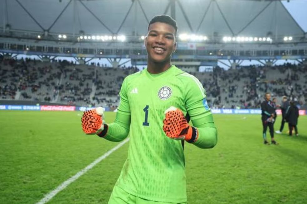 El show de atajadas de Luis Marquínez, la figura del arco de la sub-20