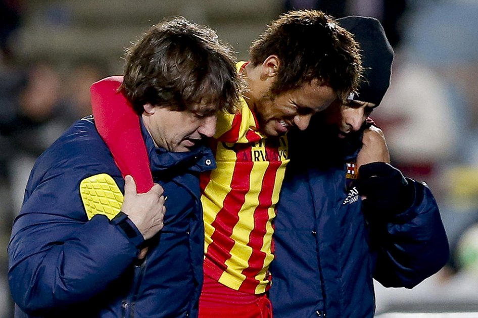 Neymar salió lesionado del partido de Barcelona
