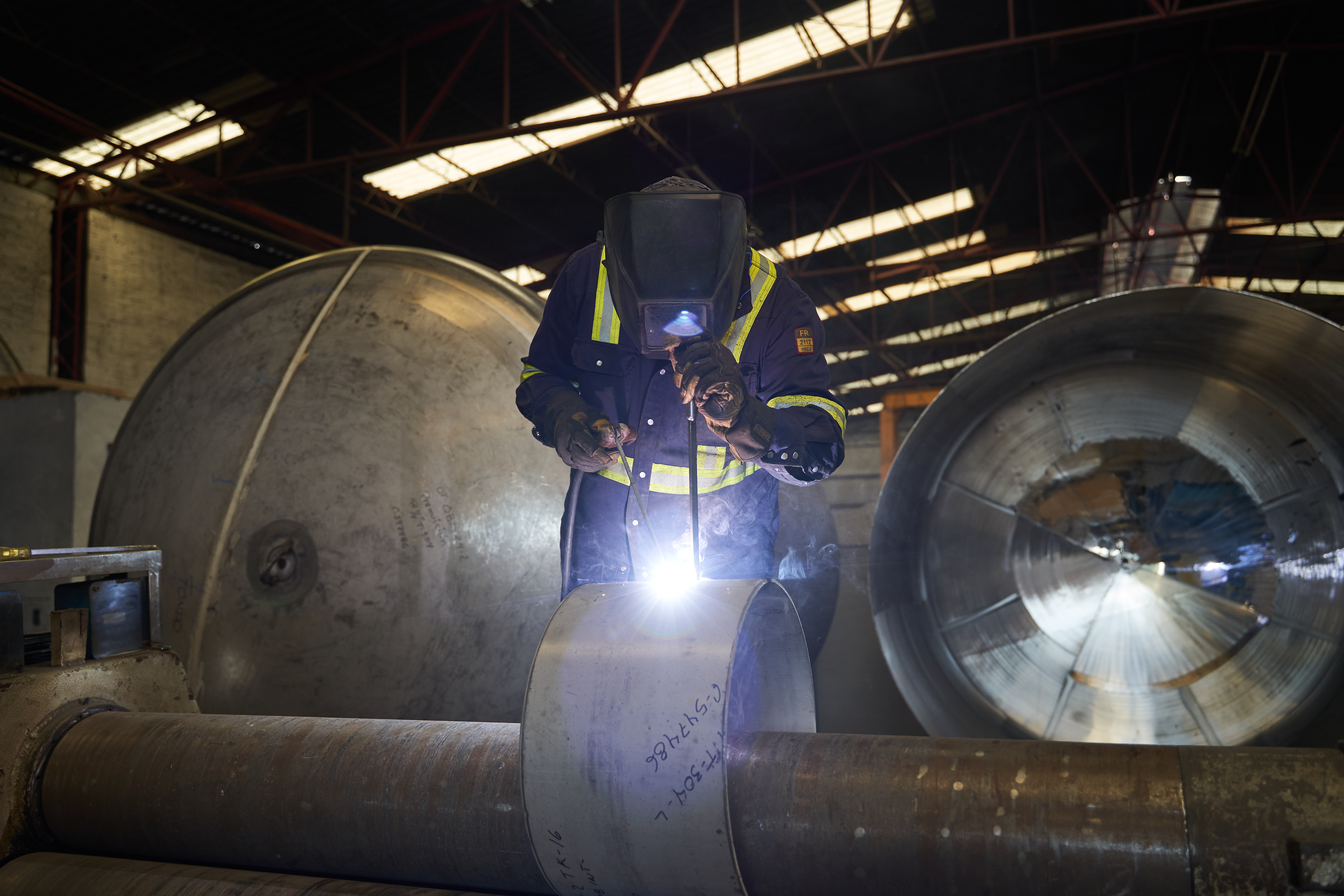 Mientras la manufactura despierta, la minería se hunde: ¿qué pasa en la industria?