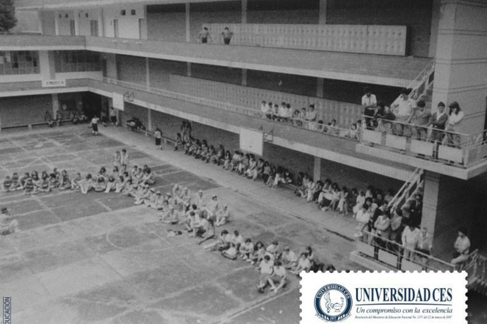Con un par de tizas y un techo incompleto, así fue la primera clase en la Universidad CES