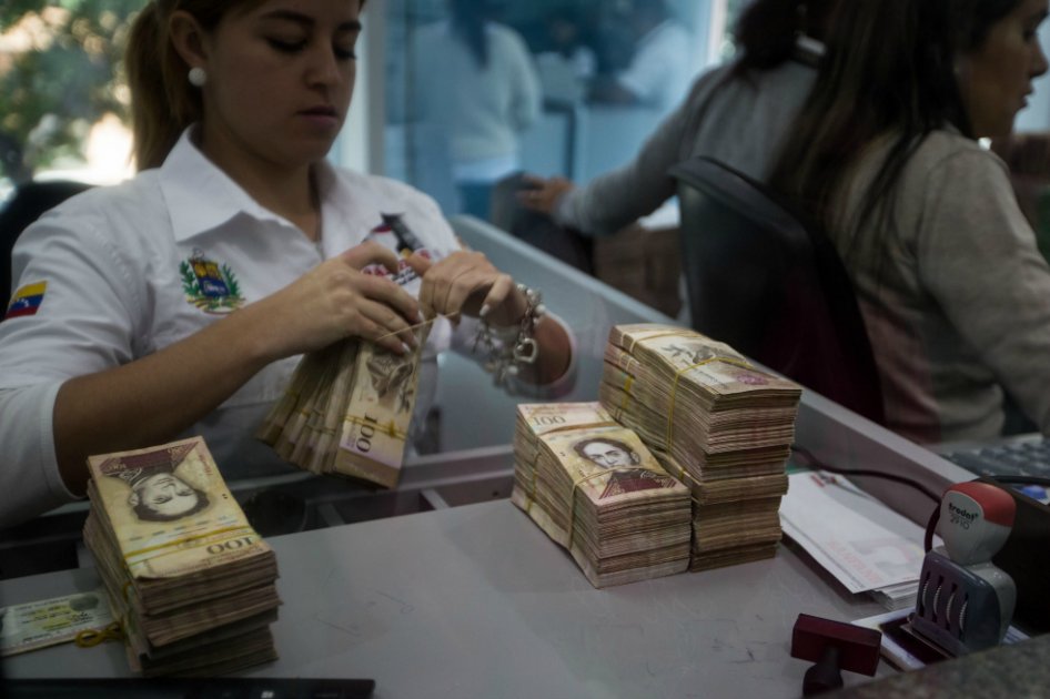 Chávez ya había cambiado el sistema monetario de Venezuela (y no funcionó)