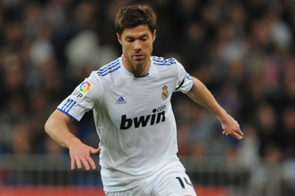 Xabi Alonso operado con éxito de una pubalgia