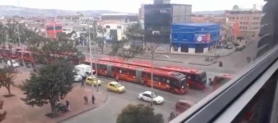 Por volcamiento de vehículo reportan afectación en movilidad en la Avenida Caracas
