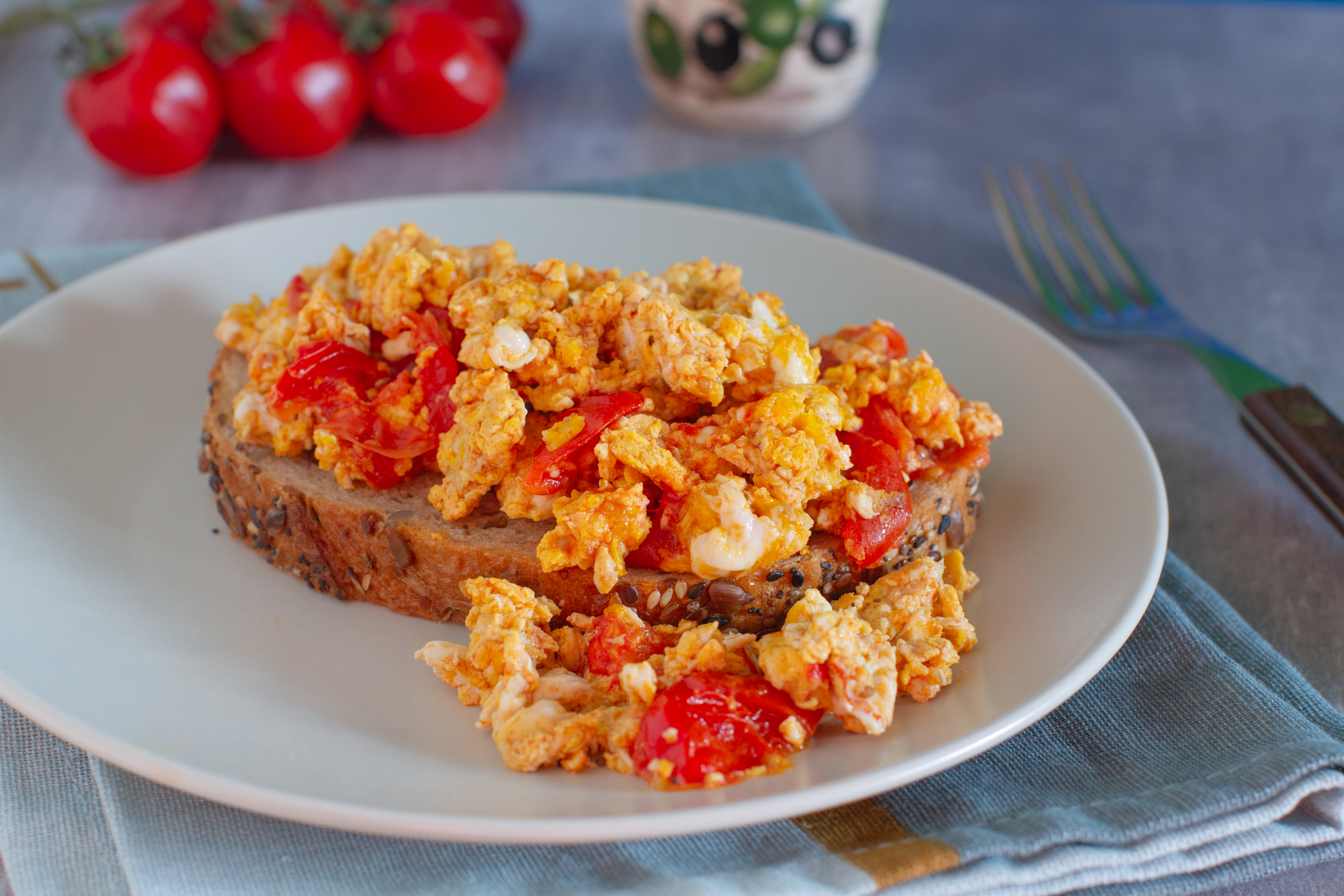 Huevos pericos, una receta llena de sabor para comenzar el día