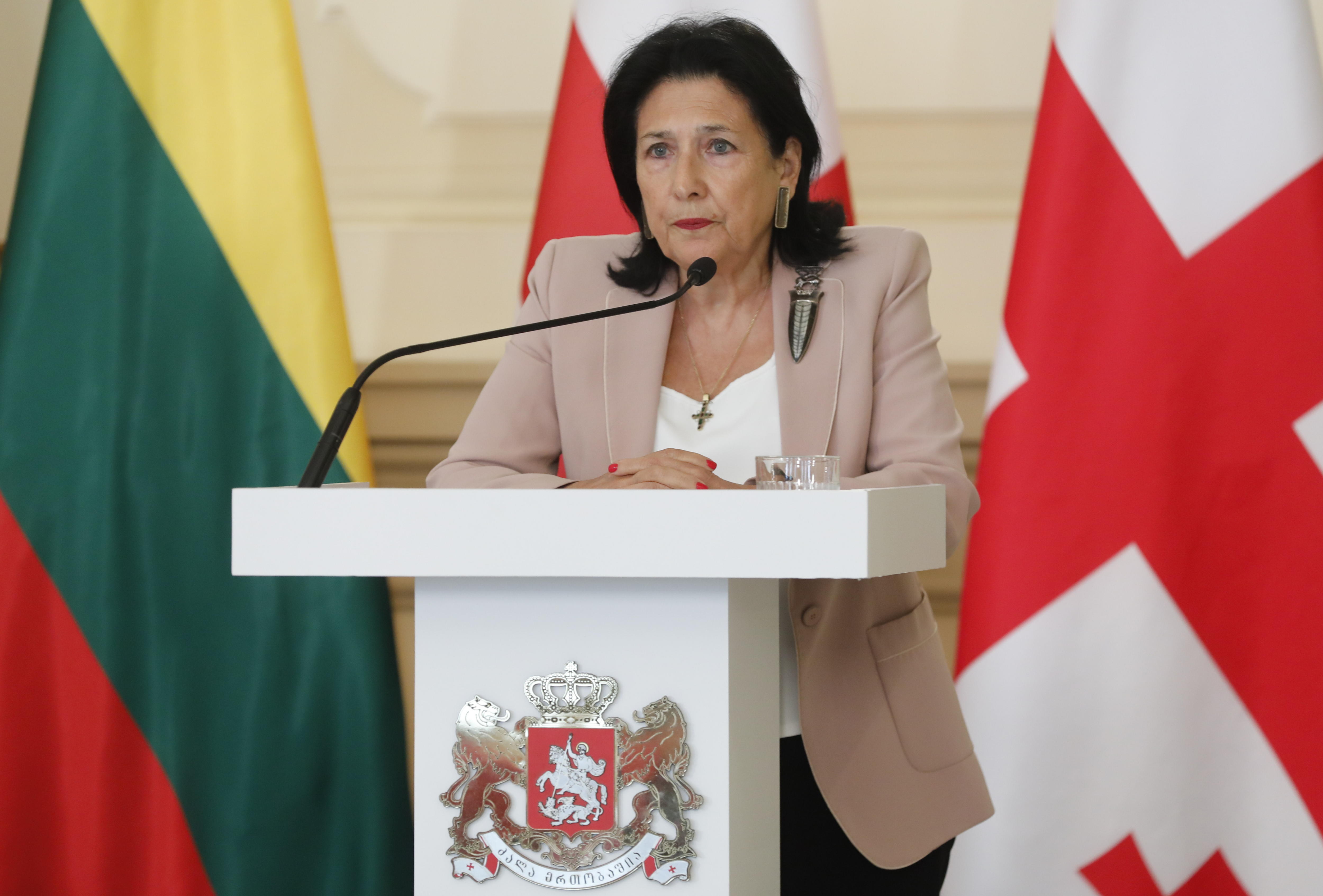 Presidenta de Georgia veta la “ley rusa”: “Obstruye nuestro camino a Europa”
