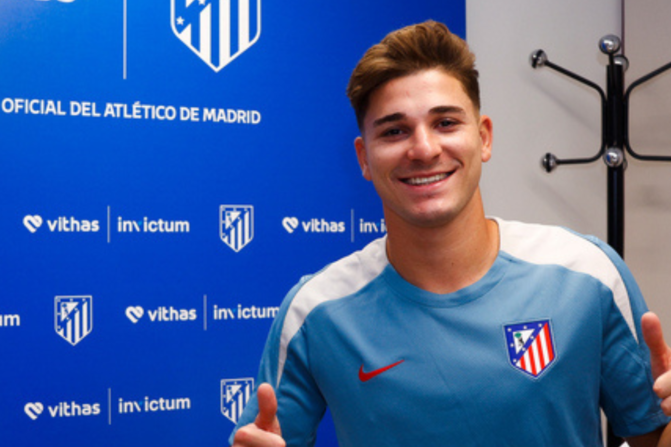 Oficial: el argentino Julián Álvarez es nuevo jugador del Atlético de Madrid