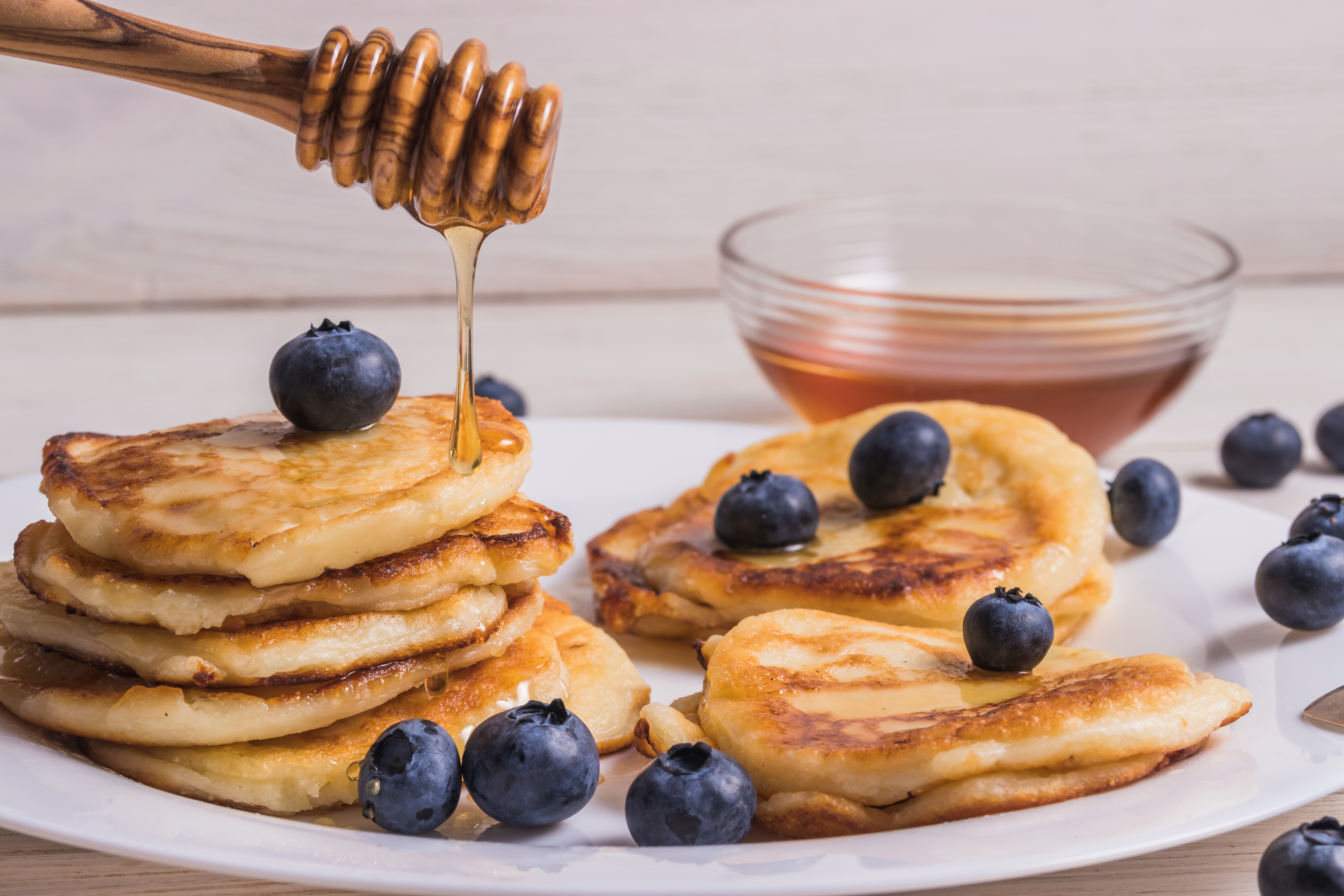 ¡A desayunar! receta para hacer pancakes de arándanos