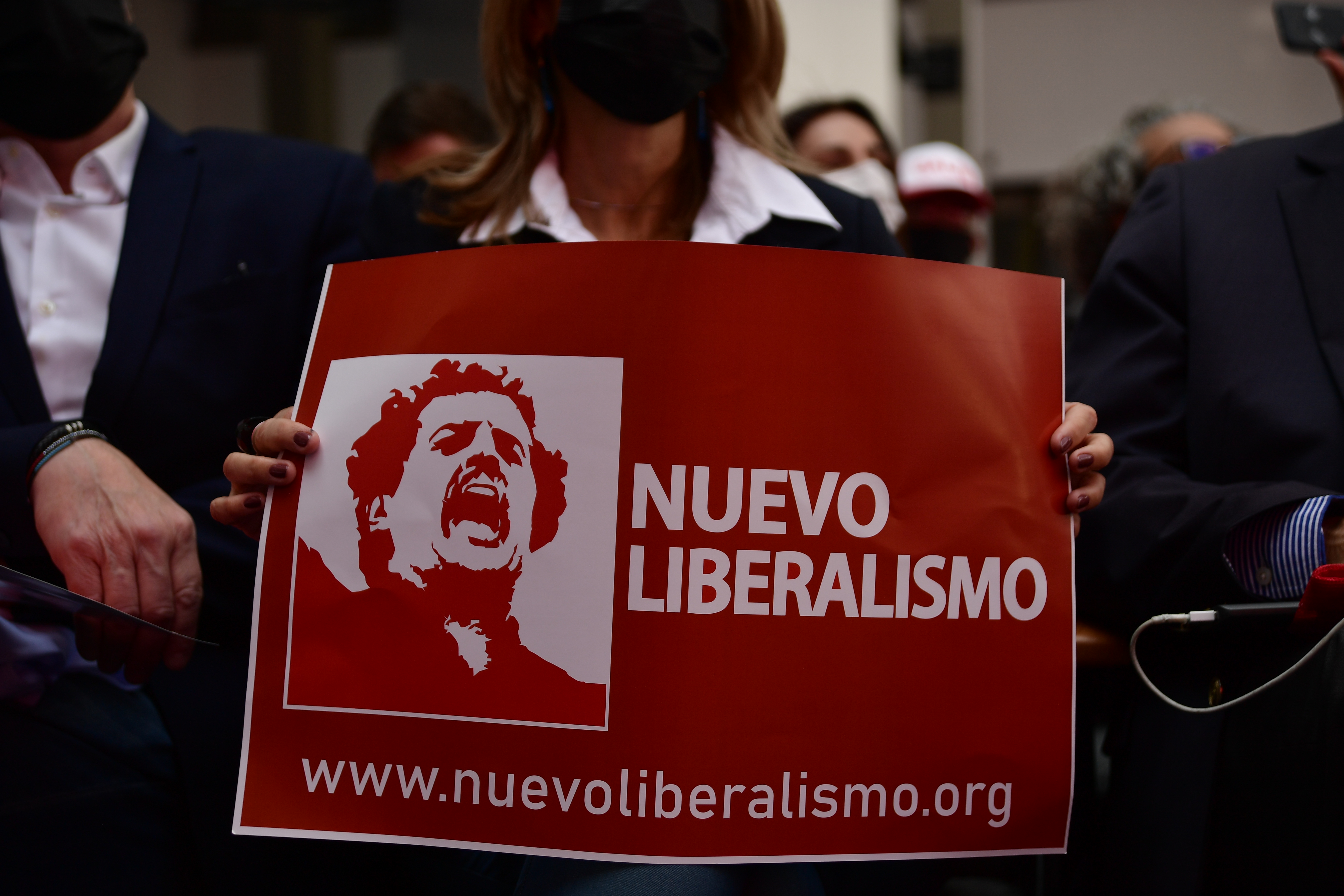Exsenador realiza la inscripción de su precandidatura a la presidencia de Colombia 2022 por el partido Nuevo Liberalismo, que integra la Coalición Centro Esperanza (CCE).