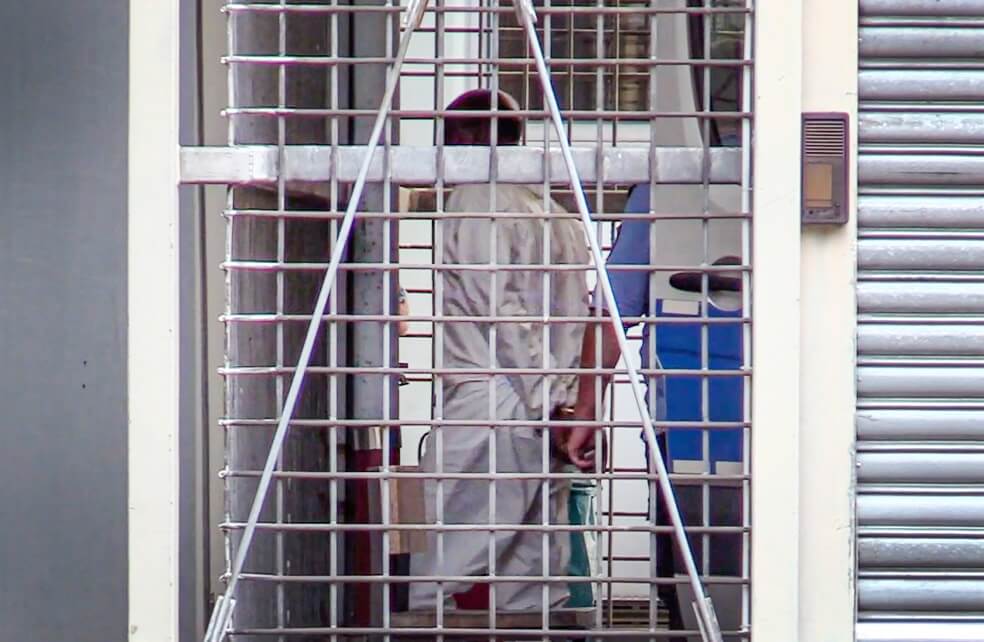 Hombre que arrojó a un niño al tren en Alemania era buscado por violencia