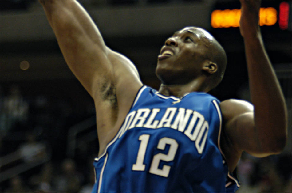 Howard deja a los Lakers y firmaría con Rockets